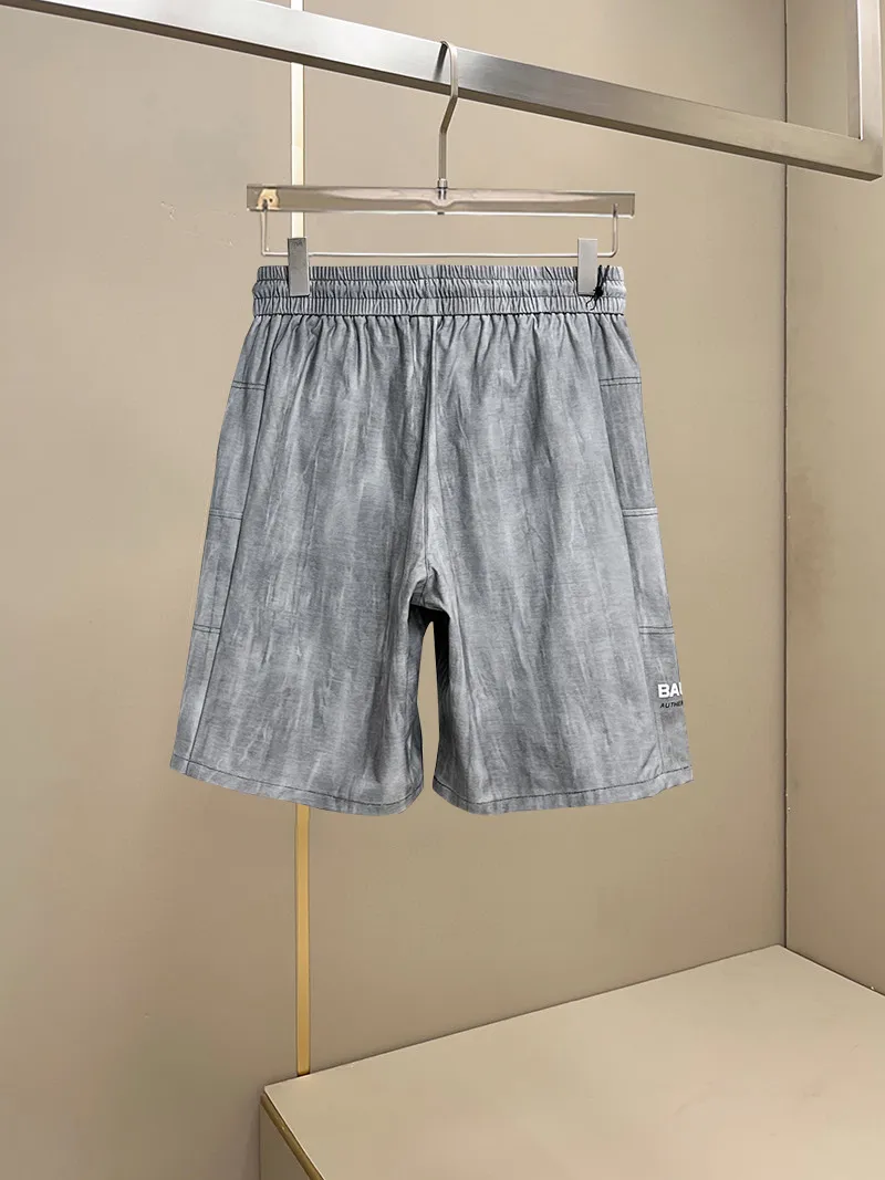 Balenciaga's three-standard complete 2026 summer New Arrival men's casual shorts, advanced custom-made Breathable fabric, Breathable fabric, extremely stretchy and comfortable, impeccable details, top-grade accessories, original logo design concept, delicate and soft feel! The upper body fit is awesome! Size: M-XXXL Please state your height and weight when ordering